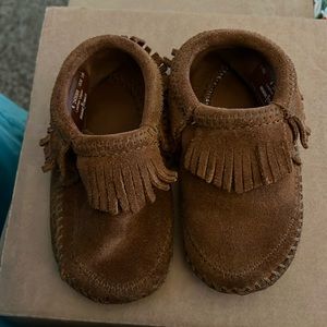 Minnetonka moccasins size 6